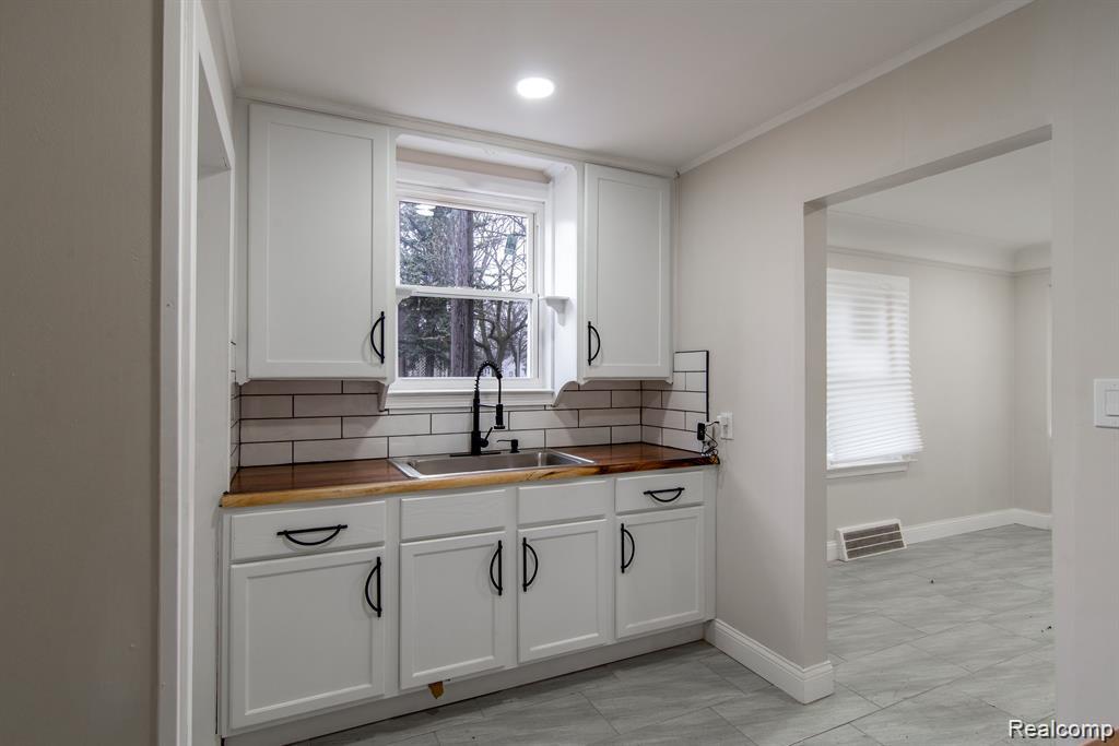 Detroit City, Michigan 48227, United States, 3 Bedrooms Bedrooms, ,1 BathroomBathrooms,Residential,Active,191929