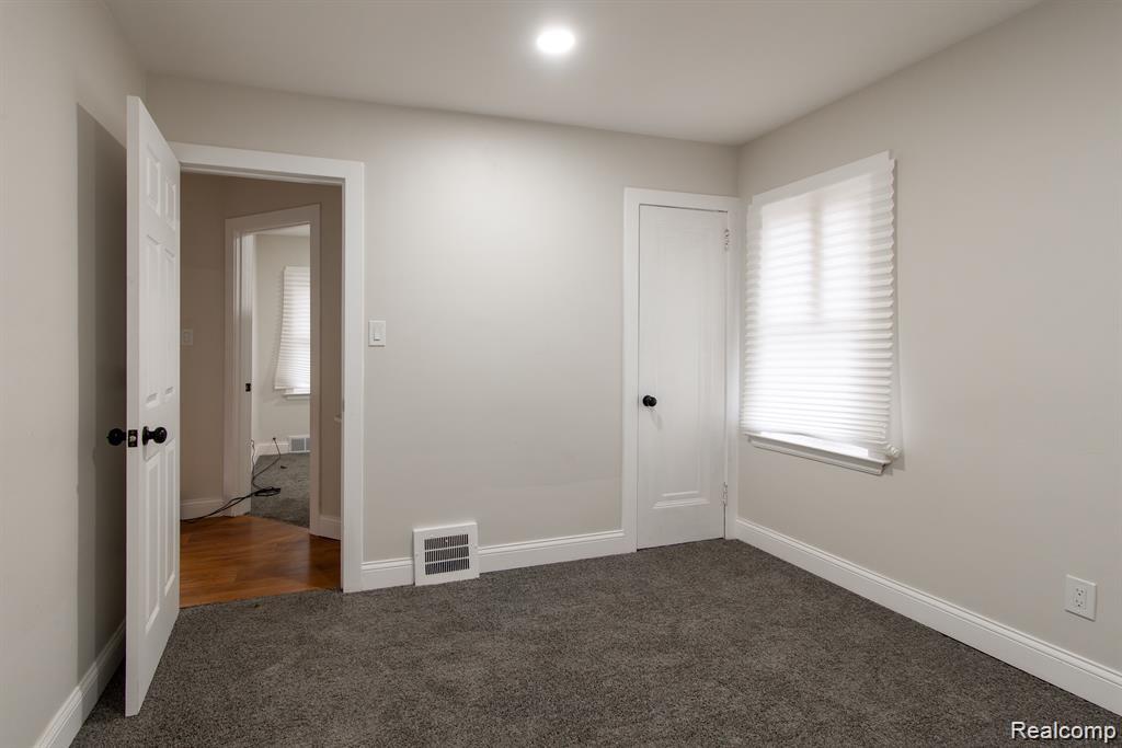 Detroit City, Michigan 48227, United States, 3 Bedrooms Bedrooms, ,1 BathroomBathrooms,Residential,Active,191929