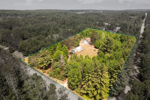 6038 SW Maple Hill Road Springfield Township MI 49633