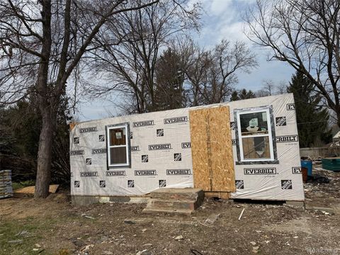 2935 Jackson Boulevard Highland Charter Township MI 48356