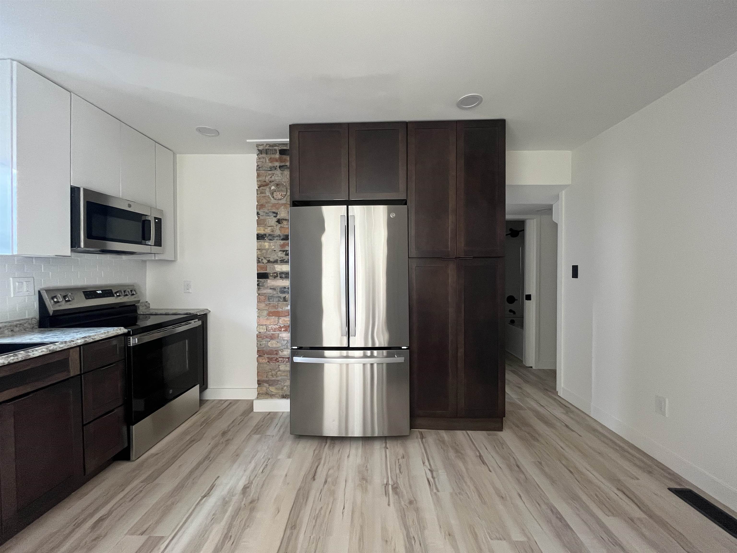 203.5 E Chapin Street