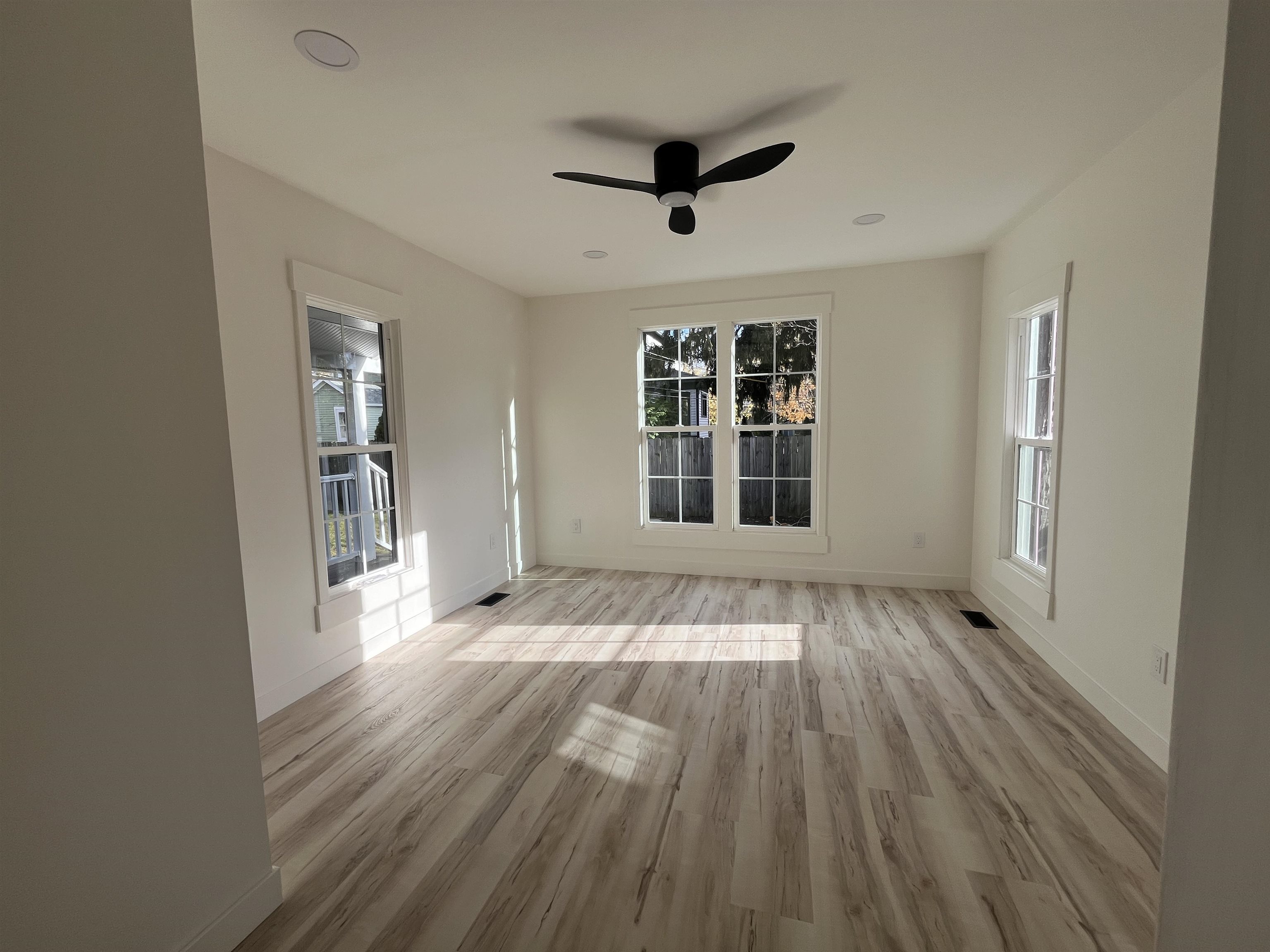 203.5 E Chapin Street