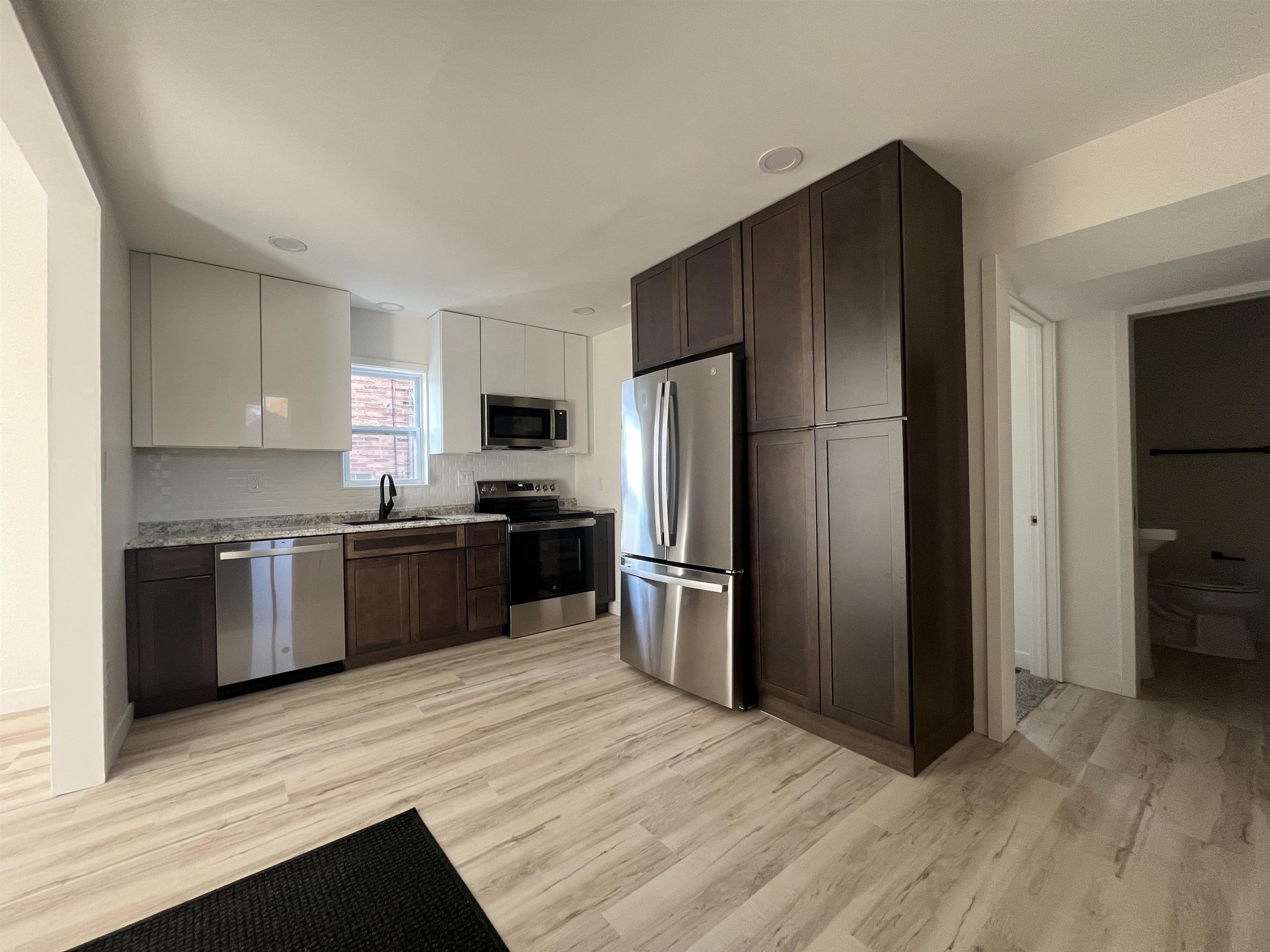 203.5 E Chapin Street