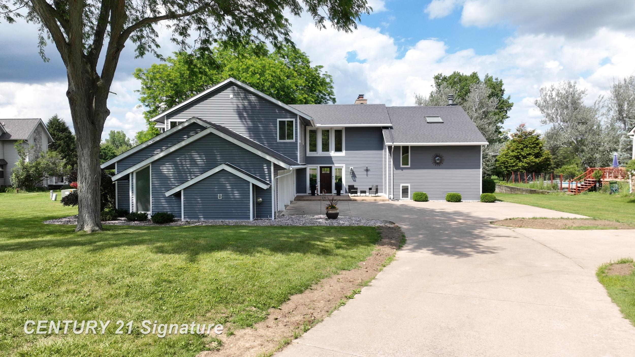 7492 River Road