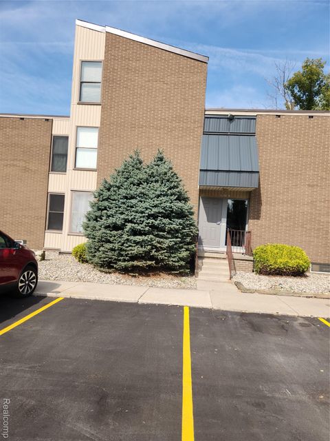 25 Dickinson Street I Mt Clemens City MI 48043