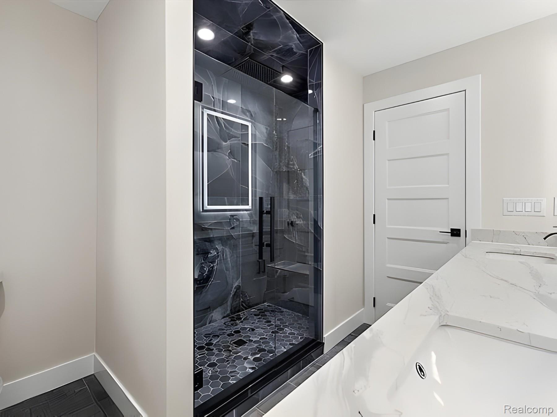 928 W Maplehurst Street