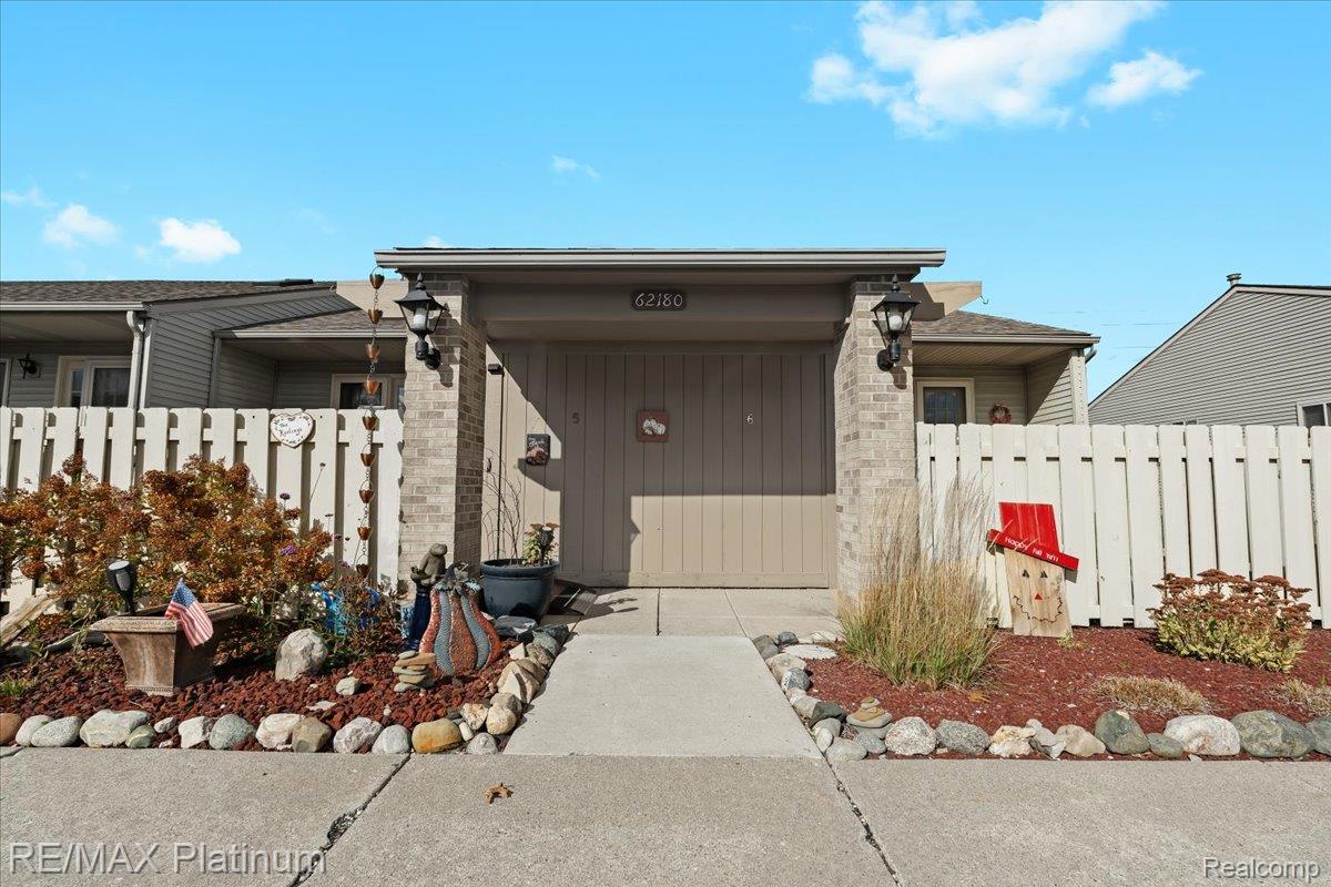 62180 Arlington Circle 5