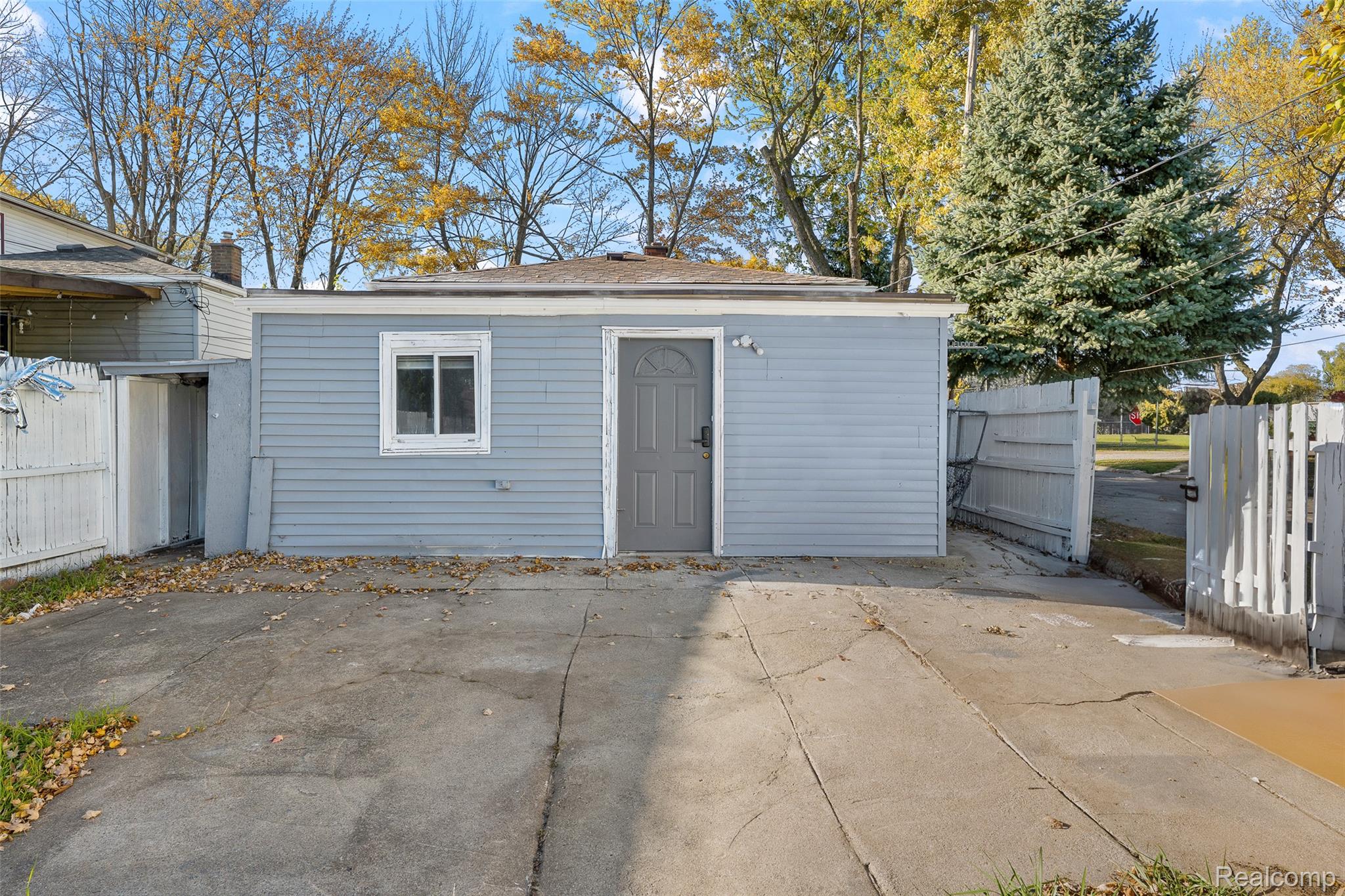 1257 Applewood Avenue