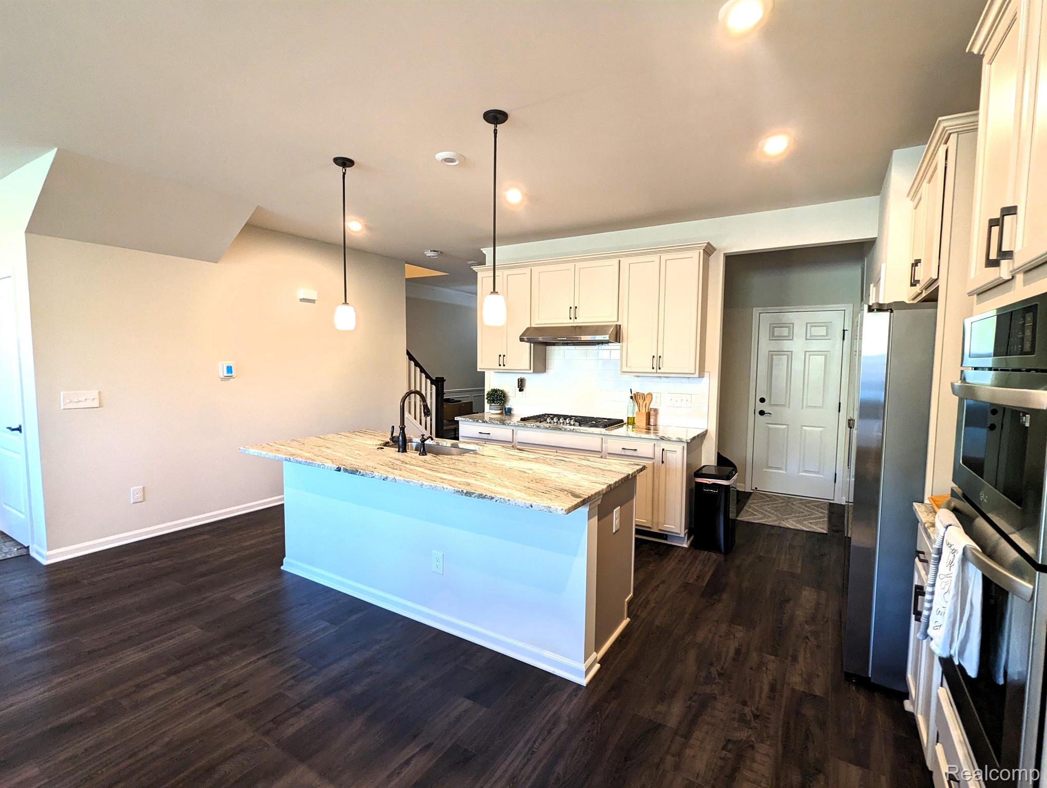 4709 BROOMFIELD Way 8