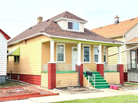 11365 Klinger Street Hamtramck City MI 48212
