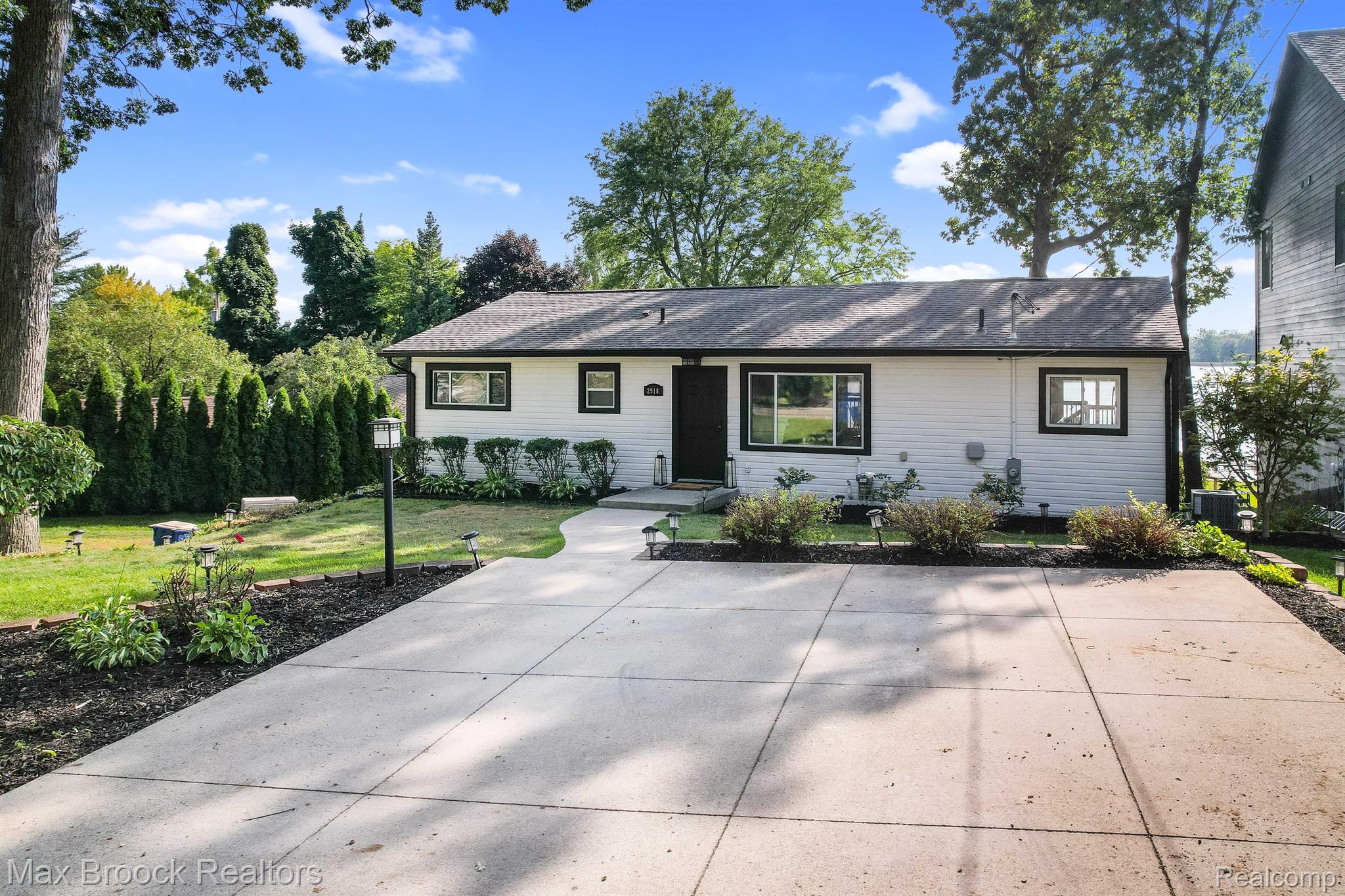 2918 WOODBINE Drive