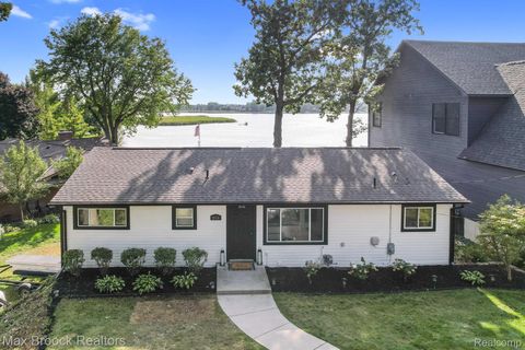2918 WOODBINE Drive Waterford Charter Township MI 48328