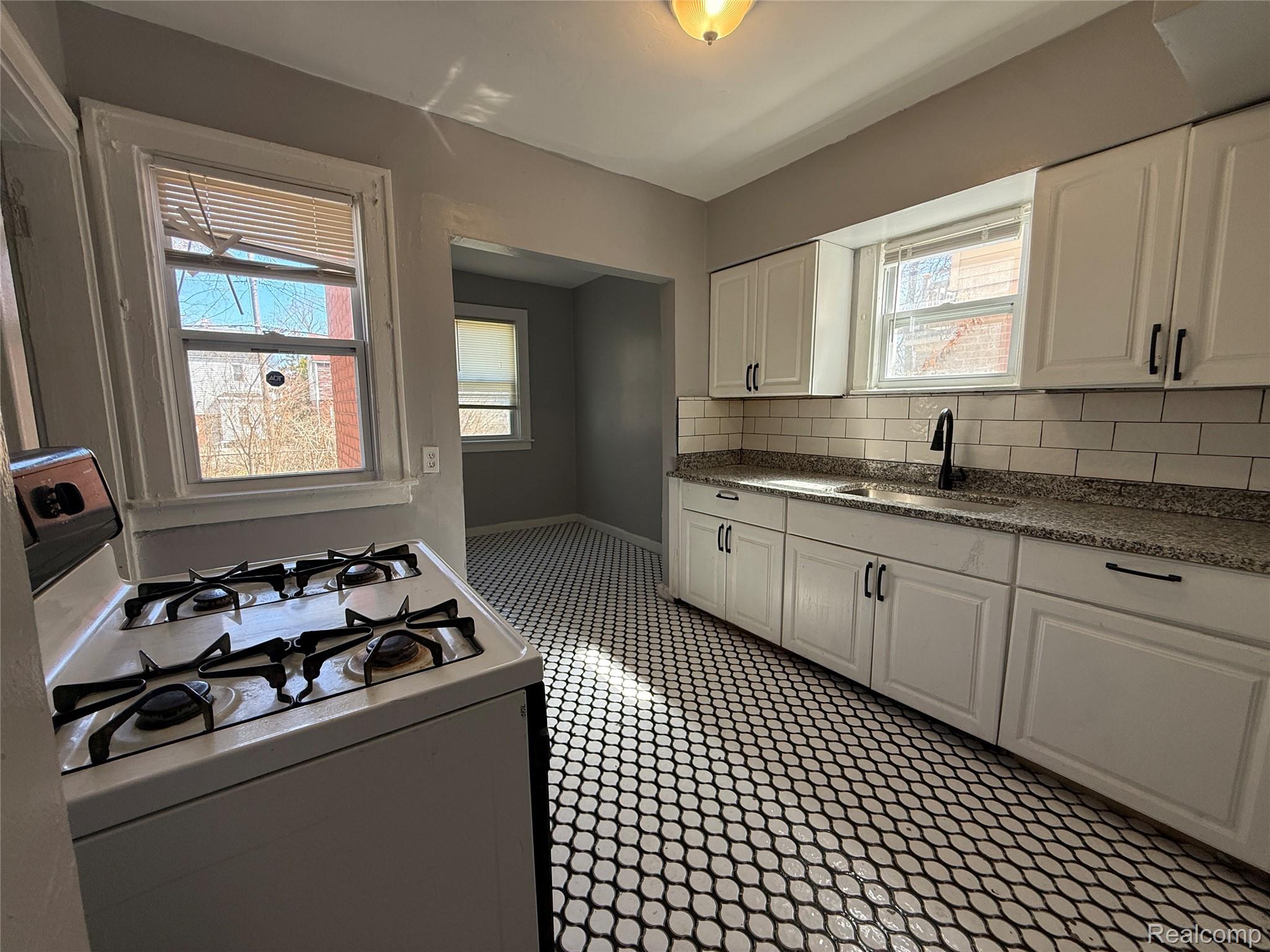 16206 Snowden Street