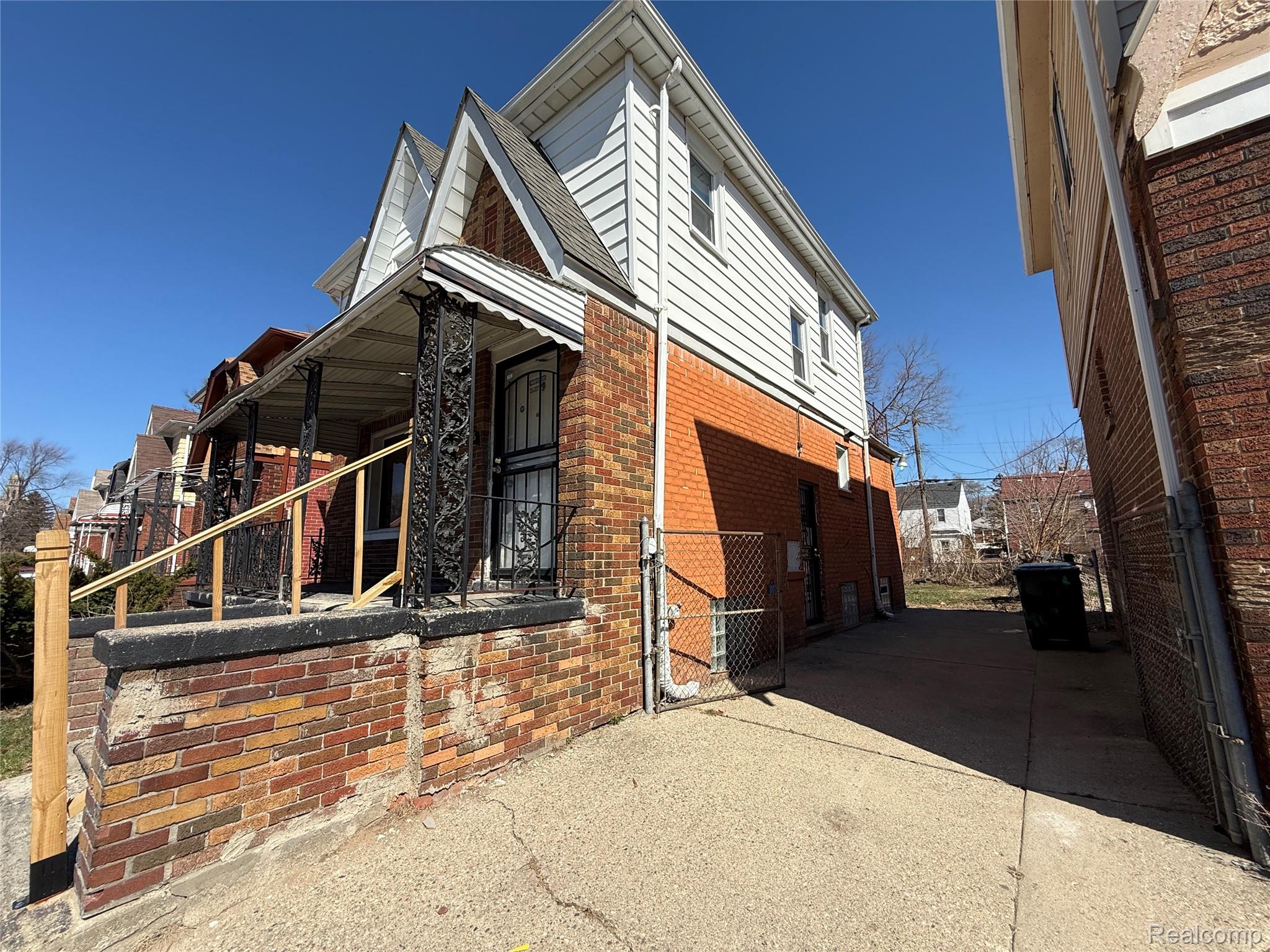 16206 Snowden Street