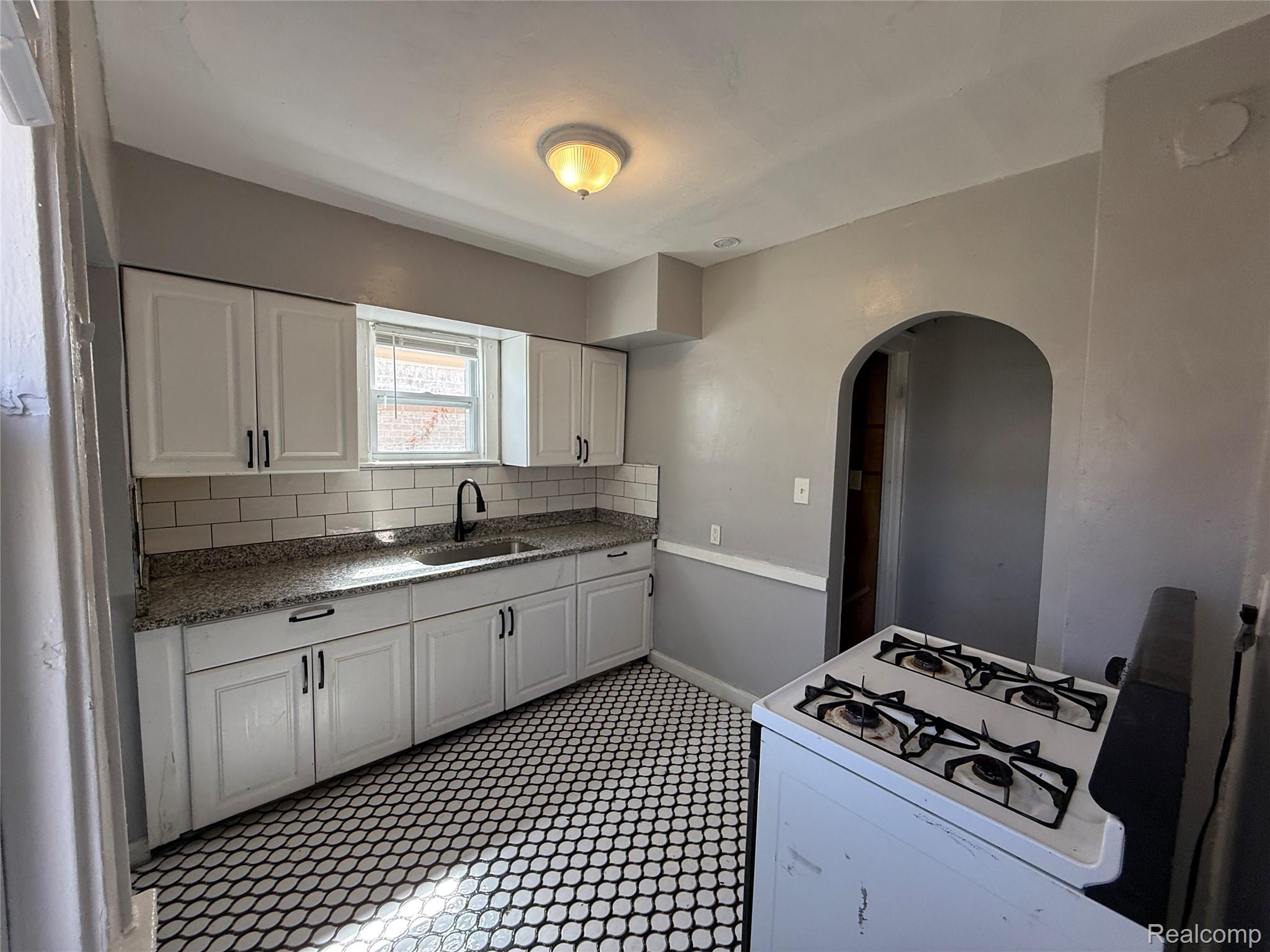 16206 Snowden Street