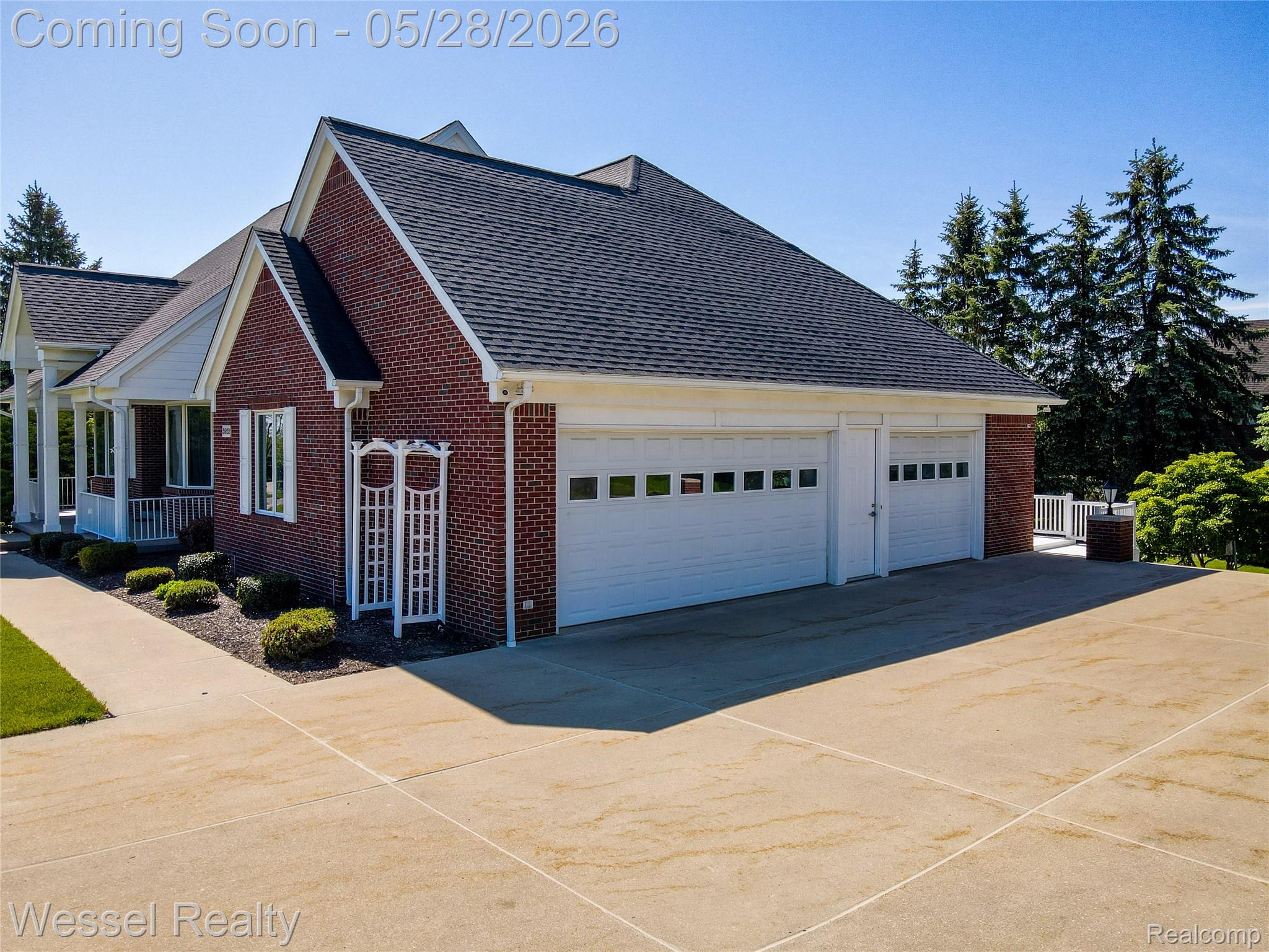 5922 Lakeview Drive