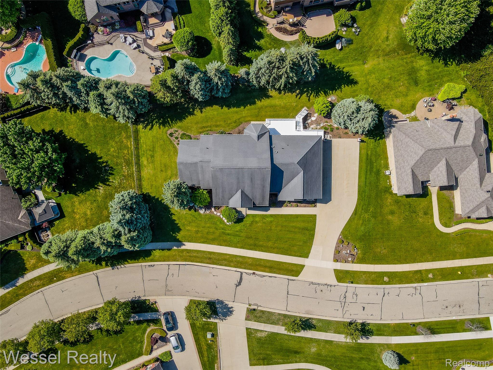 5922 Lakeview Drive