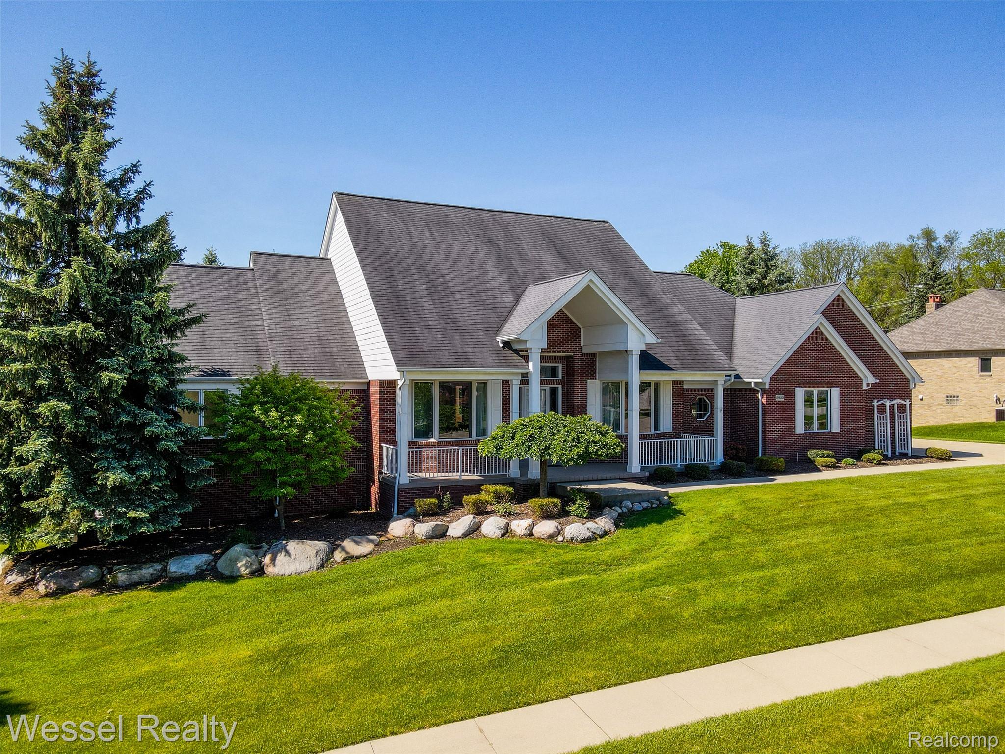5922 Lakeview Drive
