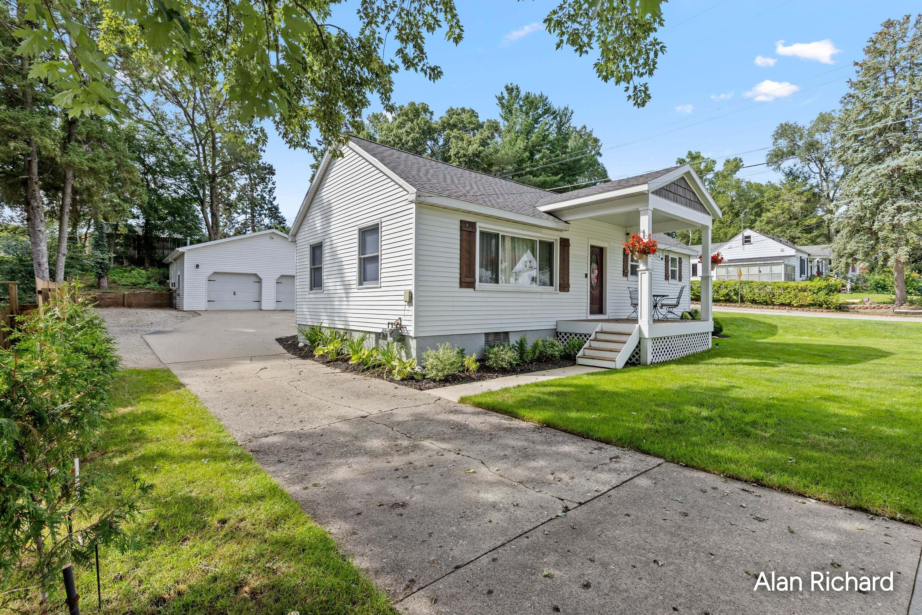 854 Ferris Street NW