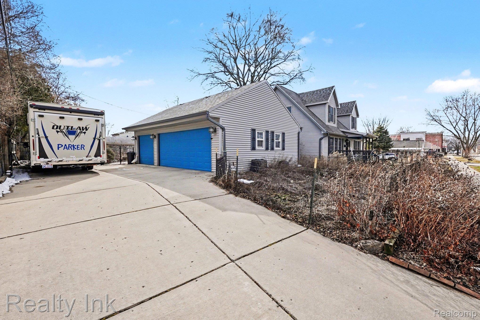 27132 Groveland Street