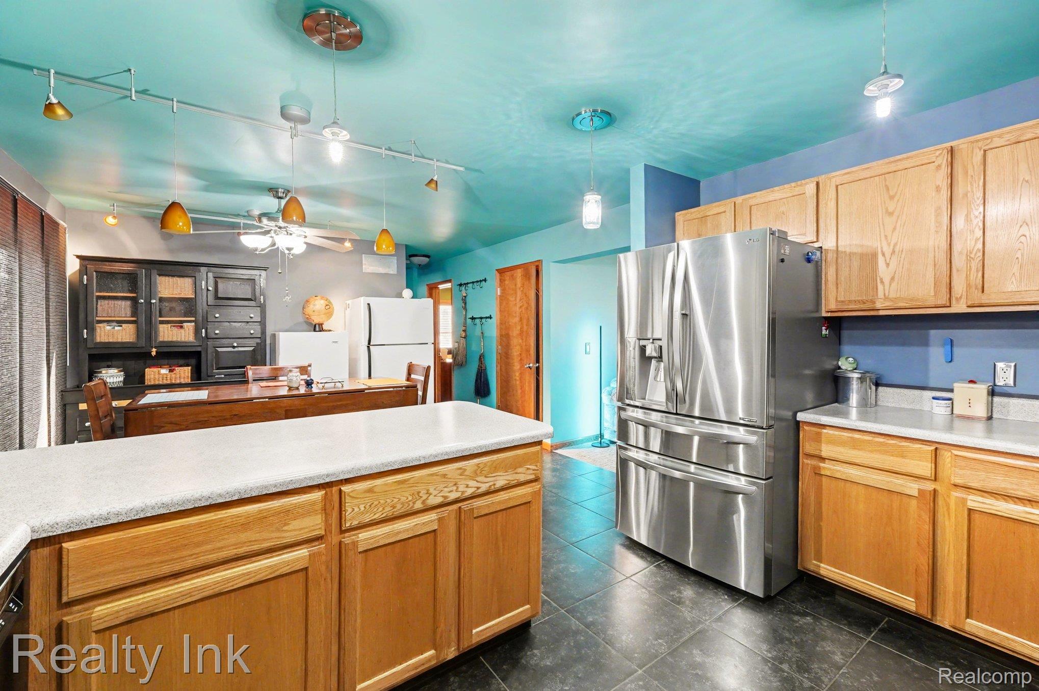 27132 Groveland Street