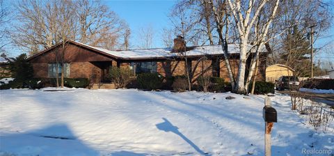 668 W Crest Lane South Lyon City MI 48178