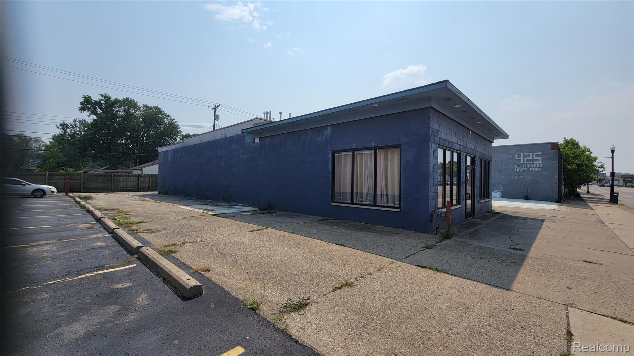 407 W 9 Mile Road