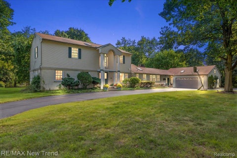 Photo of 1450 Lenox Road, Bloomfield Charter Township, MI 48304 (MLS # 20261085565)