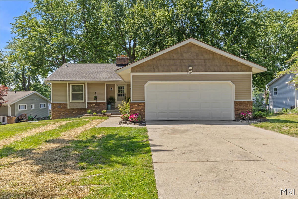 8303 Cowan Lake Drive NE