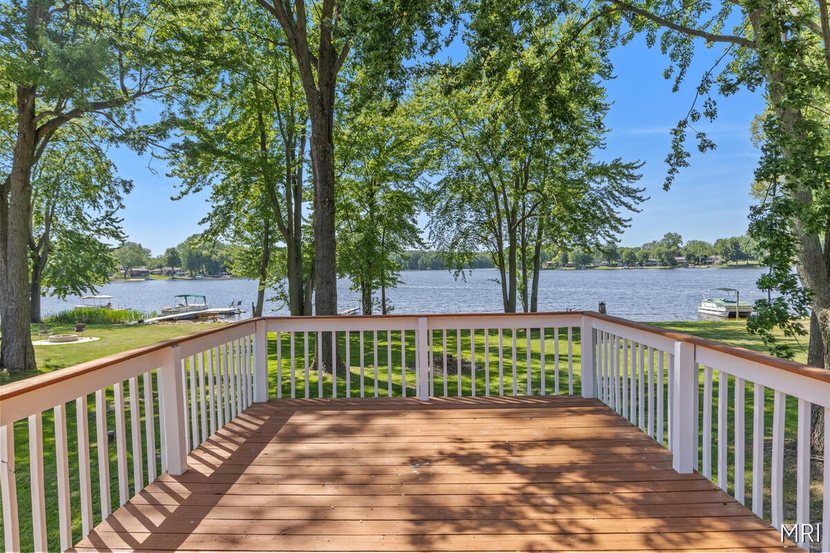 8303 Cowan Lake Drive NE