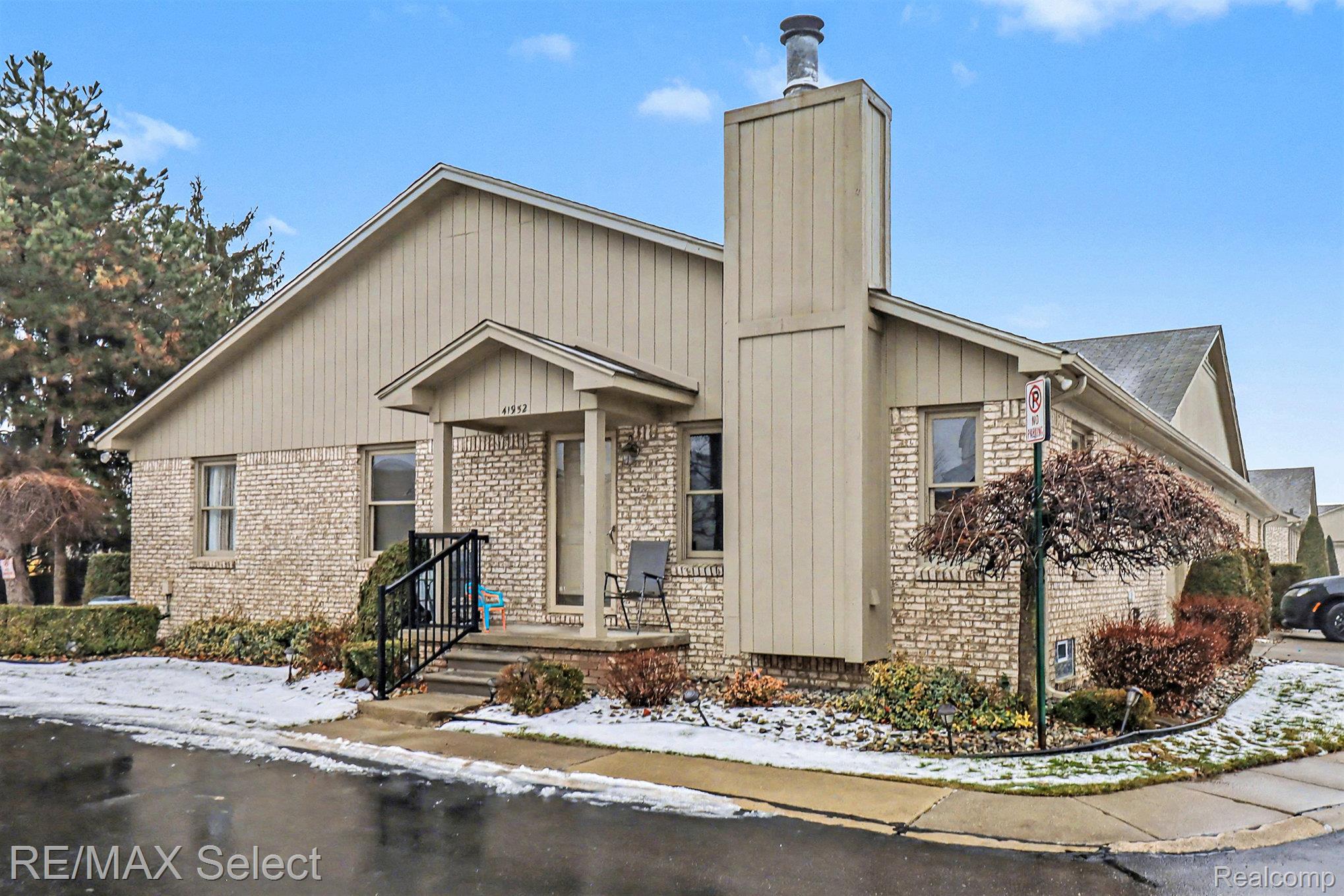 41952 King Edward Court