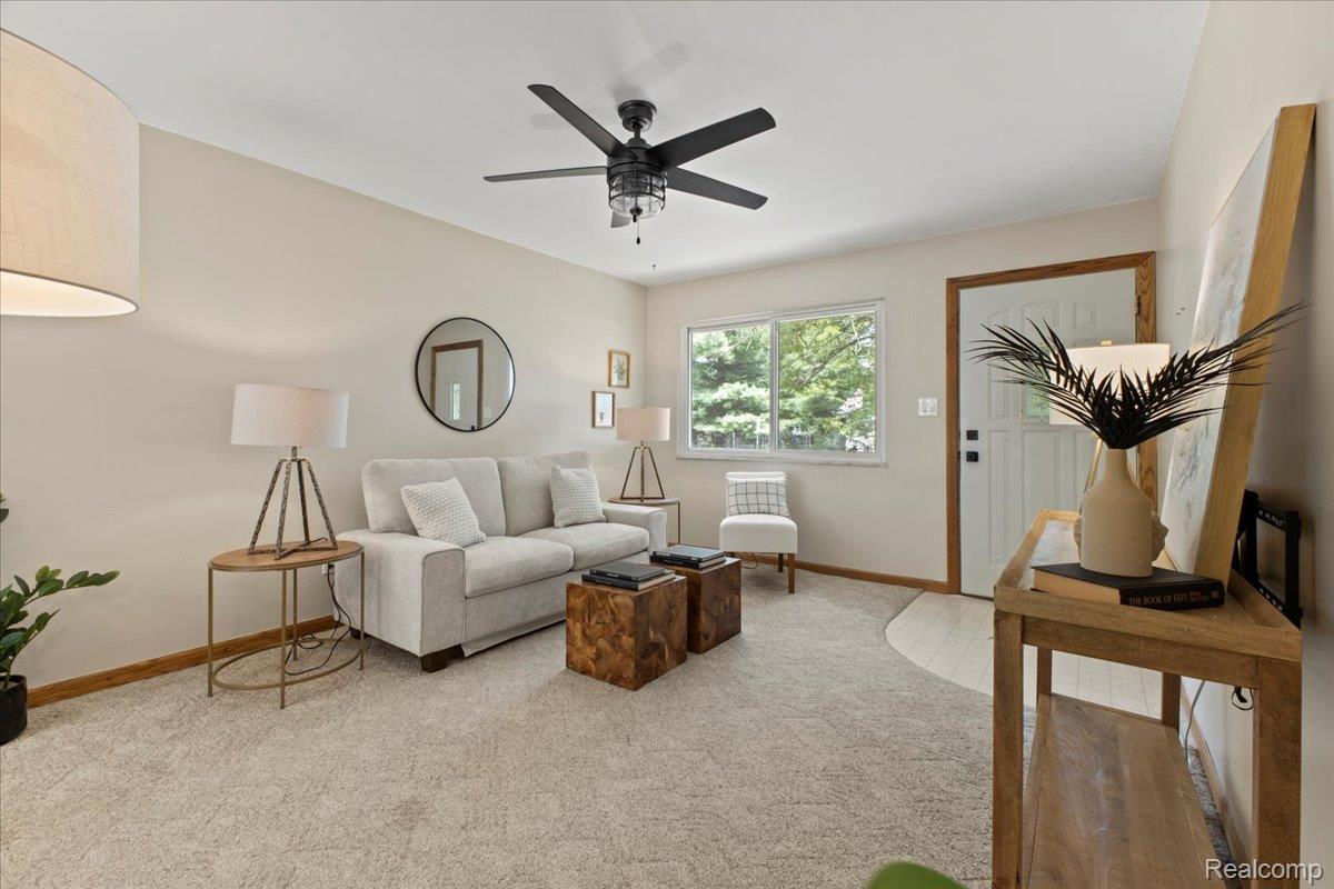 Holly Village, Michigan 48442, United States, 3 Bedrooms Bedrooms, ,1 BathroomBathrooms,Residential,Pending,182466