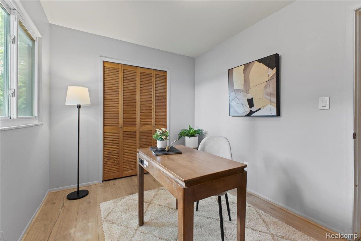 Holly Village, Michigan 48442, United States, 3 Bedrooms Bedrooms, ,1 BathroomBathrooms,Residential,Pending,182466