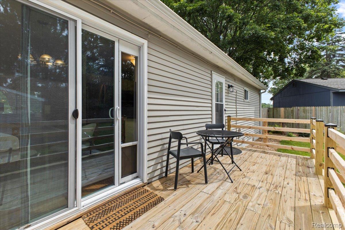 Holly Village, Michigan 48442, United States, 3 Bedrooms Bedrooms, ,1 BathroomBathrooms,Residential,Pending,182466