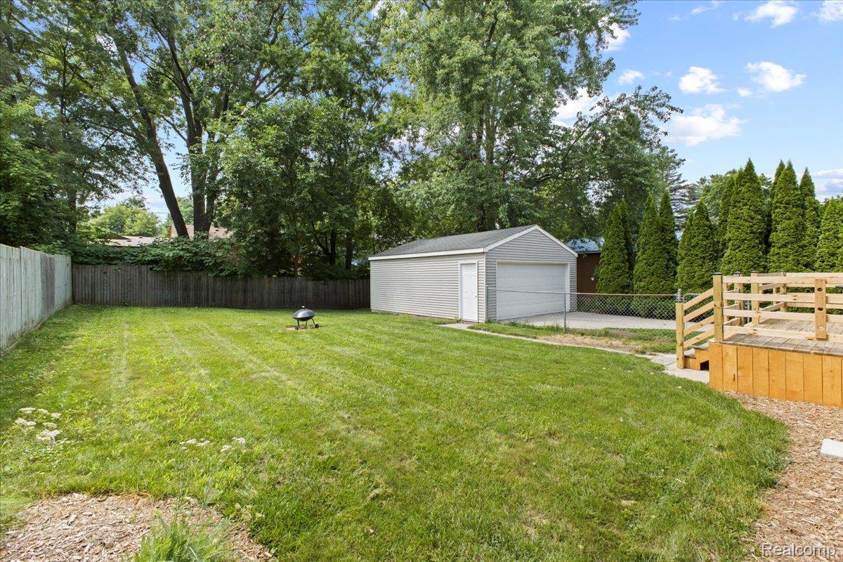 Holly Village, Michigan 48442, United States, 3 Bedrooms Bedrooms, ,1 BathroomBathrooms,Residential,Pending,182466