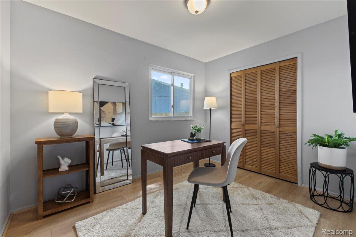 Holly Village, Michigan 48442, United States, 3 Bedrooms Bedrooms, ,1 BathroomBathrooms,Residential,Pending,182466