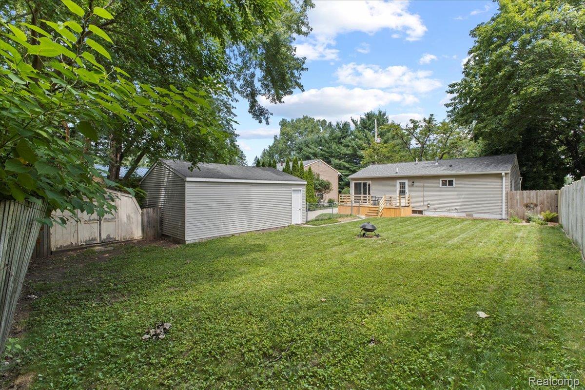 Holly Village, Michigan 48442, United States, 3 Bedrooms Bedrooms, ,1 BathroomBathrooms,Residential,Pending,182466