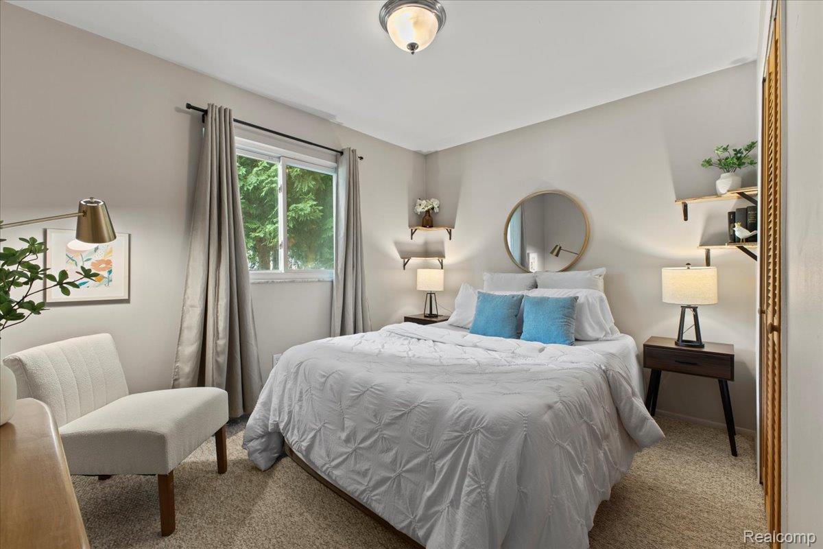 Holly Village, Michigan 48442, United States, 3 Bedrooms Bedrooms, ,1 BathroomBathrooms,Residential,Pending,182466