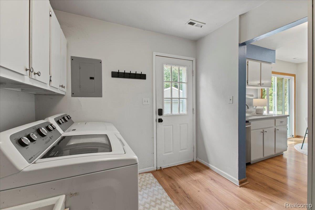 Holly Village, Michigan 48442, United States, 3 Bedrooms Bedrooms, ,1 BathroomBathrooms,Residential,Pending,182466