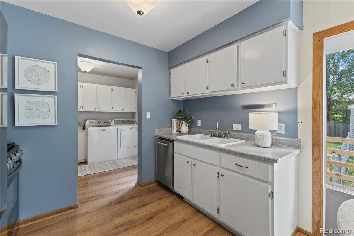 Holly Village, Michigan 48442, United States, 3 Bedrooms Bedrooms, ,1 BathroomBathrooms,Residential,Pending,182466