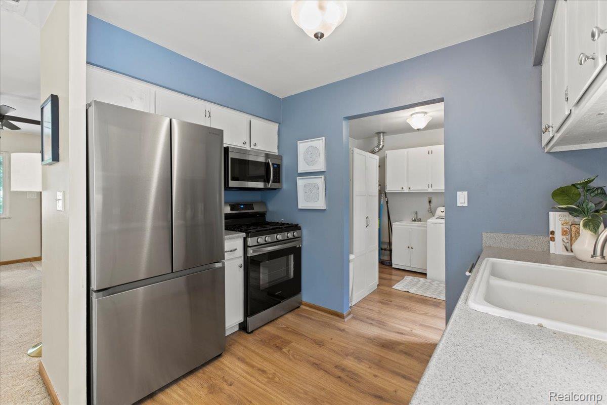 Holly Village, Michigan 48442, United States, 3 Bedrooms Bedrooms, ,1 BathroomBathrooms,Residential,Pending,182466