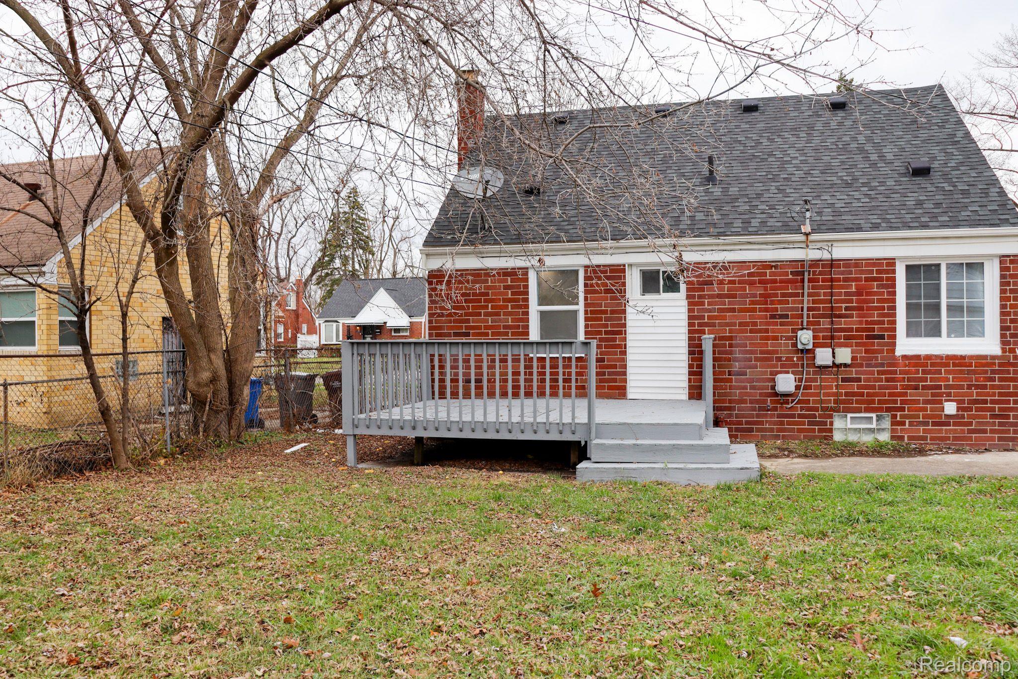 1338 HELEN Street