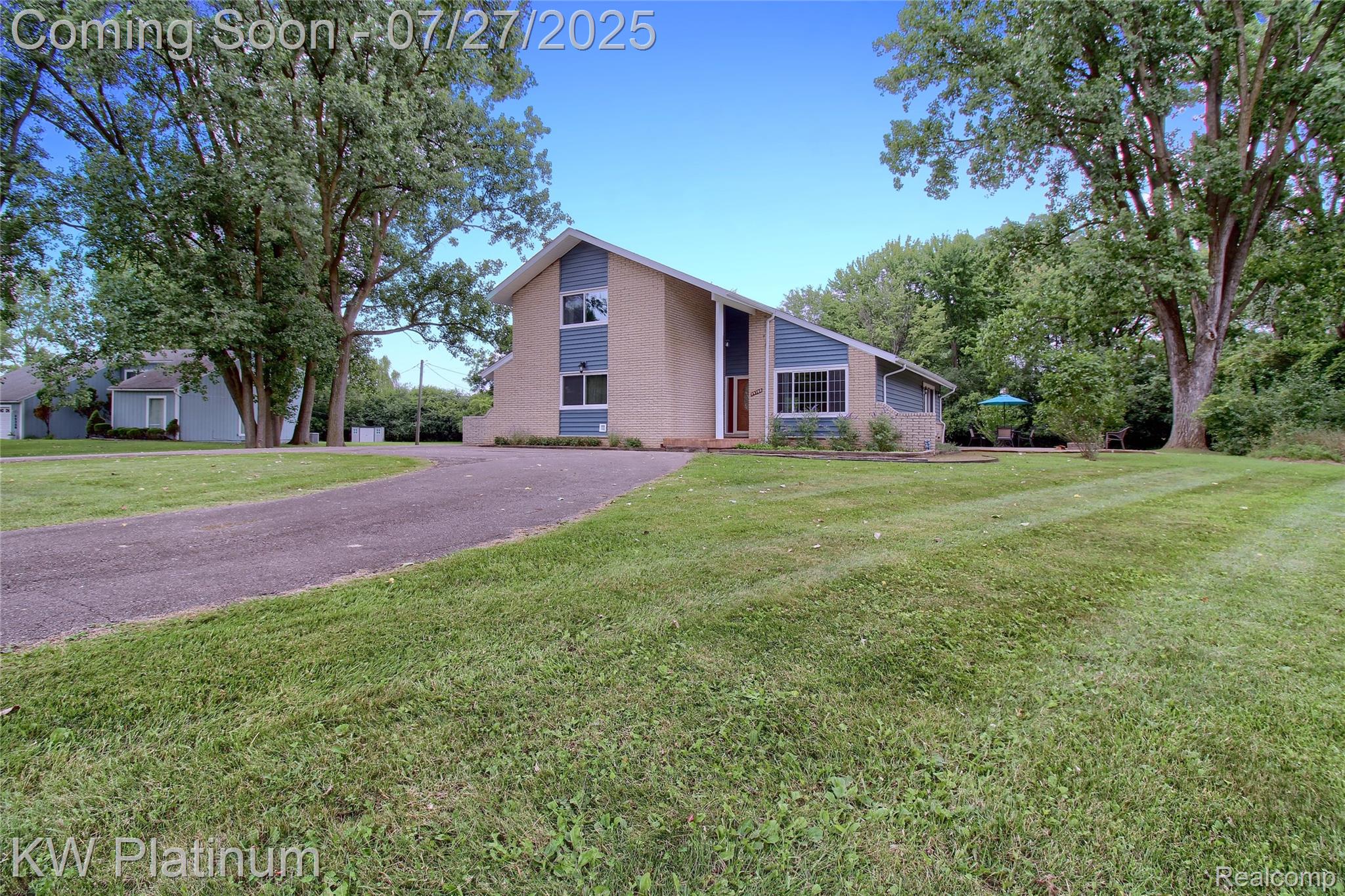 29300 Murray Crescent Drive