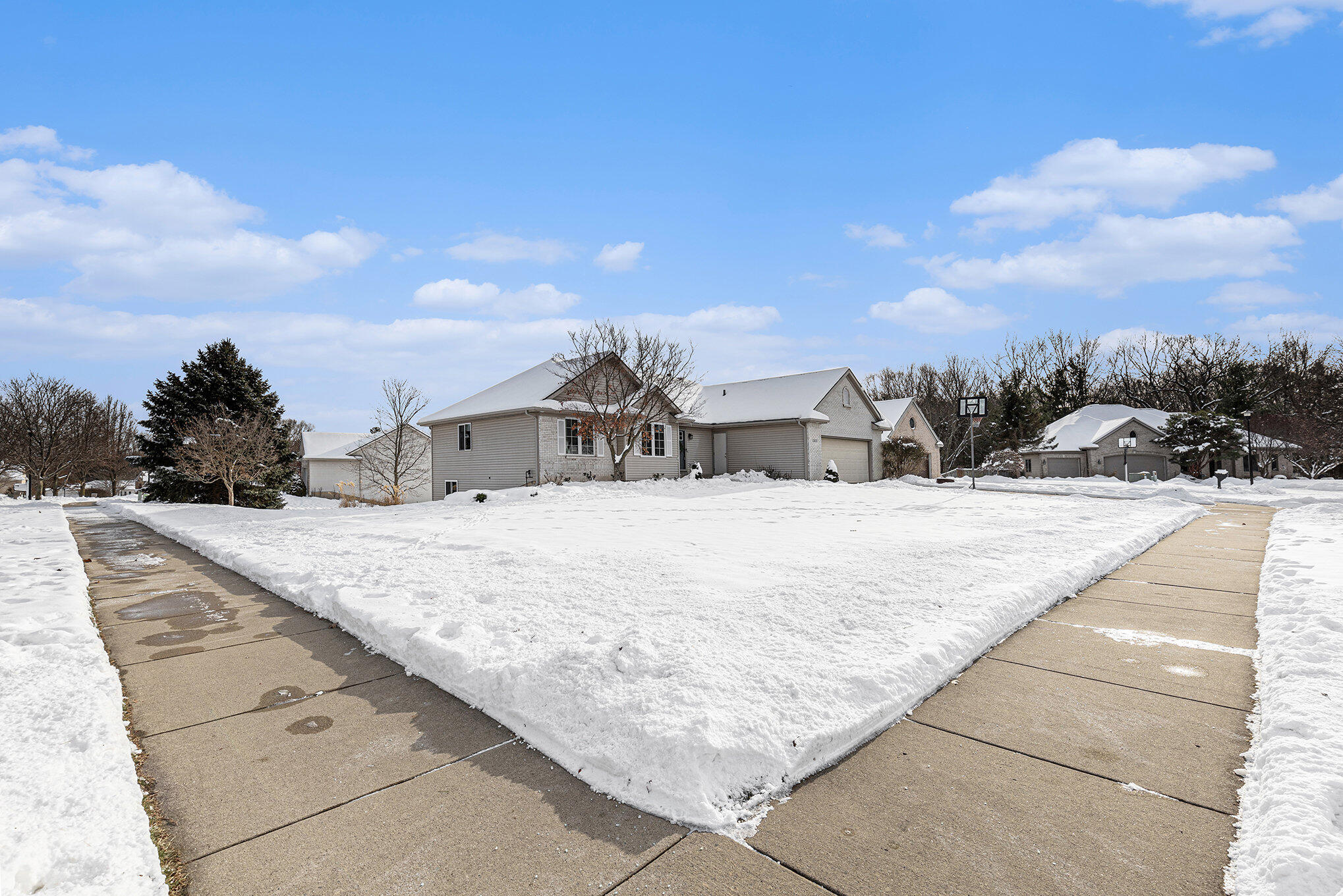 2432 Eastwinde Court NW