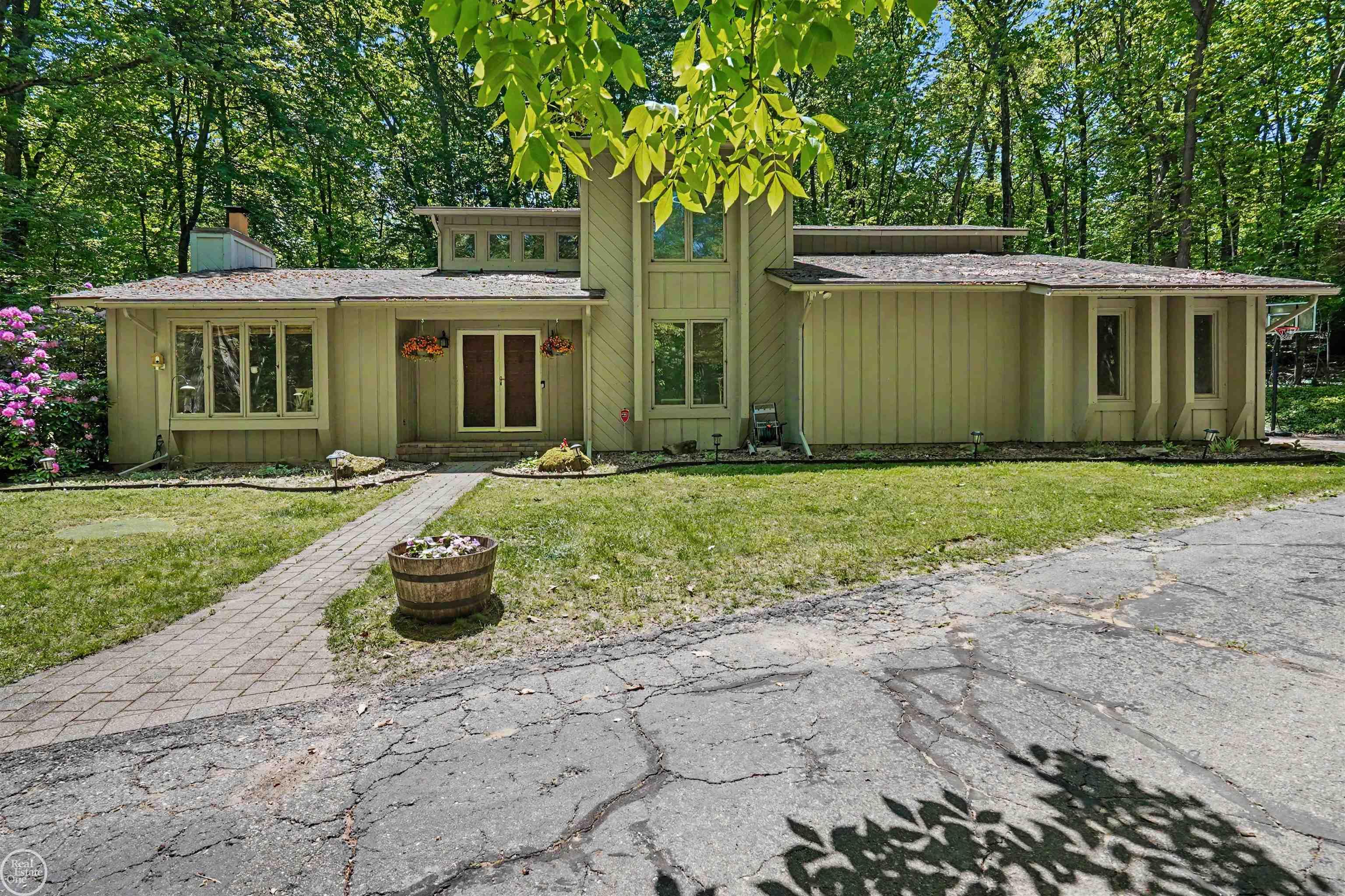 9065 Autumnglo Drive