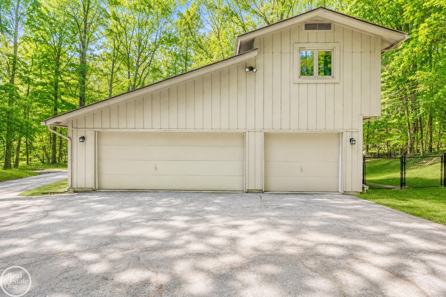 9065 Autumnglo Drive