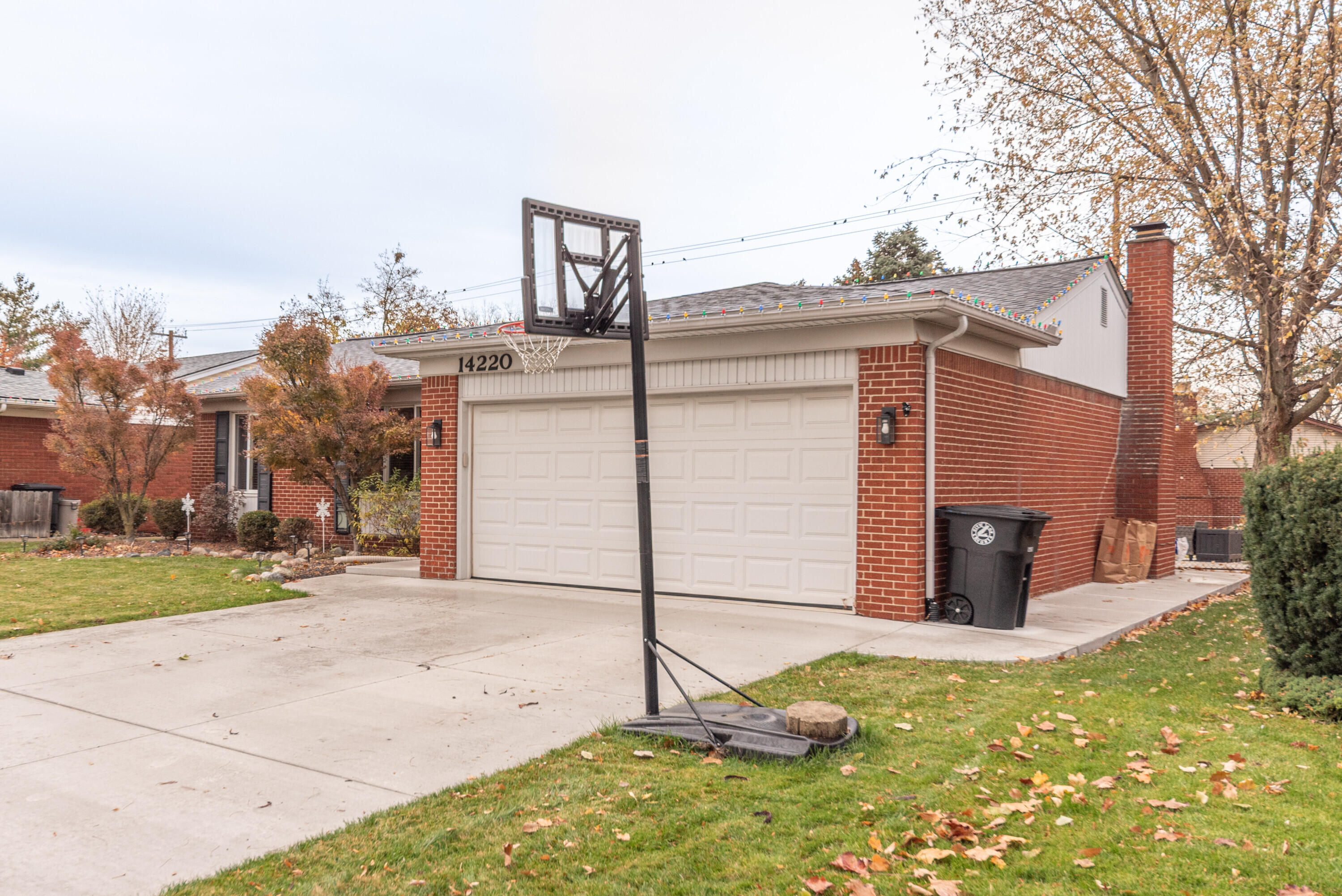 14220 Knolson Street