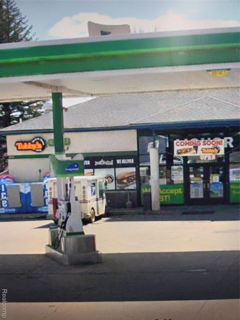 850 E Main Street Pinckney Village MI 48169