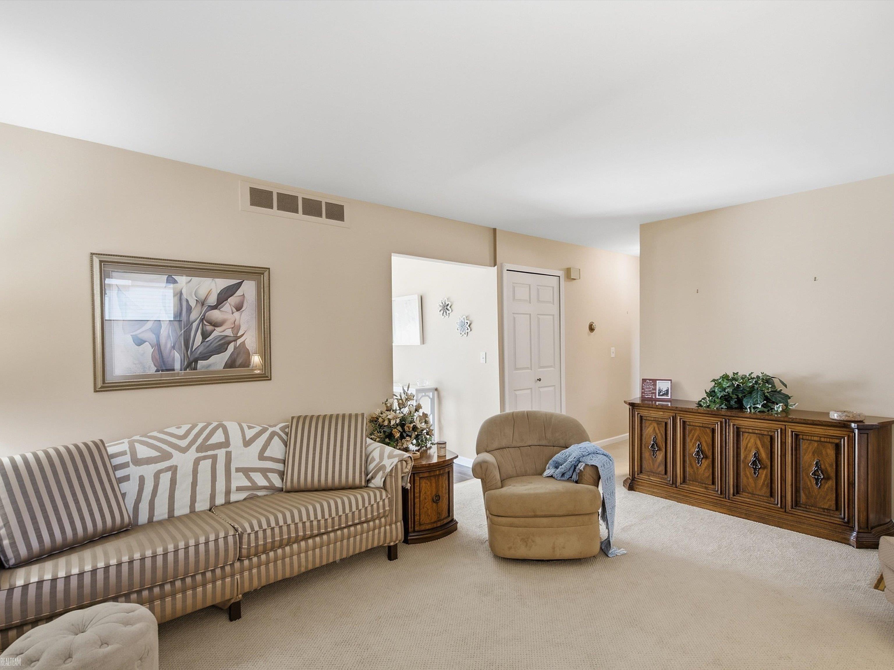 2982 Roundtree Drive