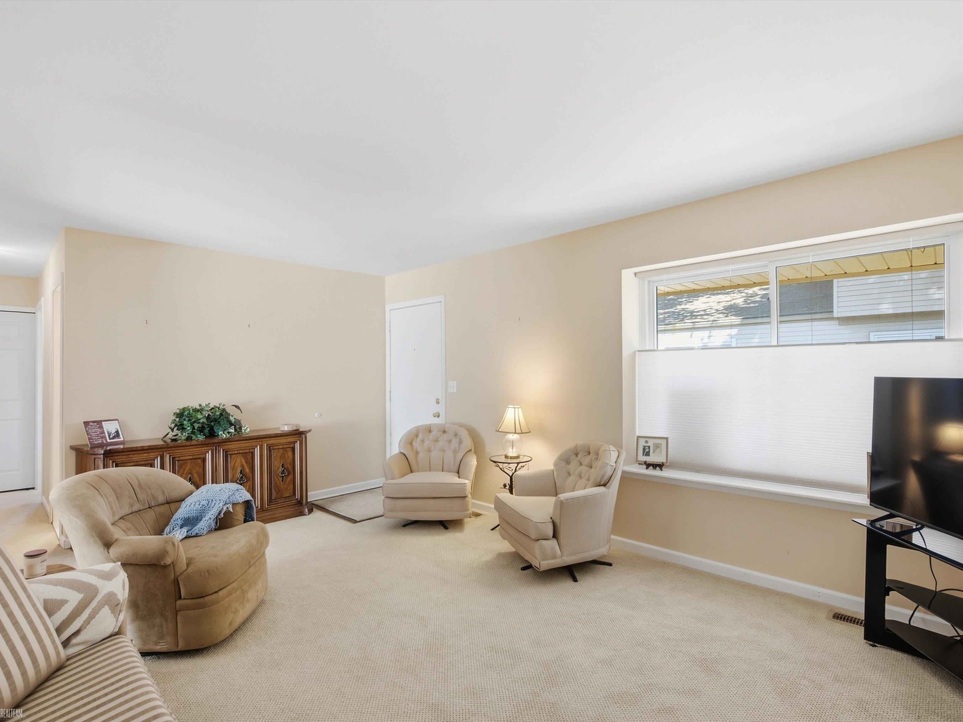2982 Roundtree Drive